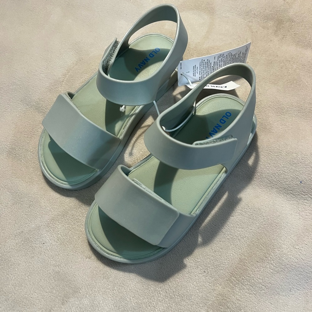 🔆 Bundle items 6 for $30 NWT Old Navy Sandals
